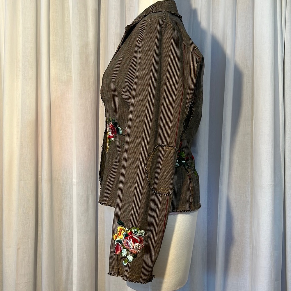 Paparazzi by Biz tweed blazer w/embroidered roses/ruby buttons/patch elbows-EUC - Picture 10 of 15
